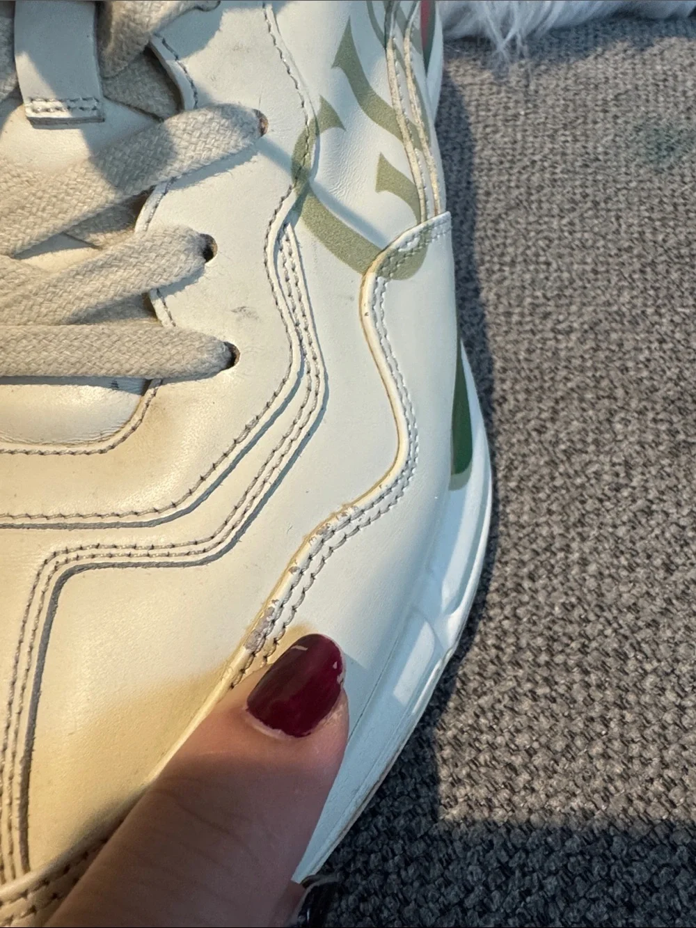 Gucci authentic Cream Leather Chunky Sneakers with Green and Red Stripe